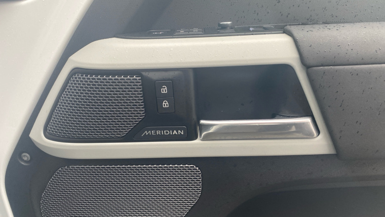 Land Rover Defender 2.0 P300 SE 110 5dr Auto Petrol Estate